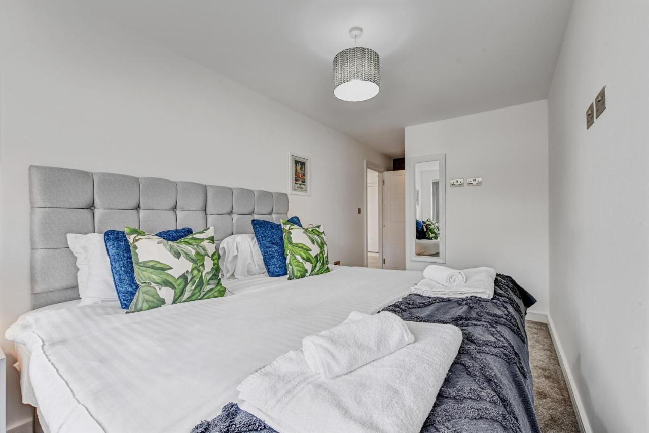 St Martins 2 Bedroom Apartments In Ruislip By 360 Stays Extérieur photo