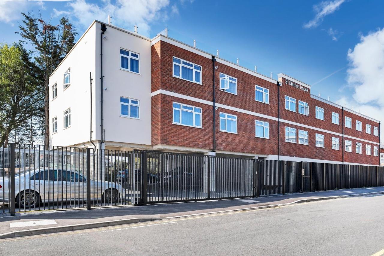 St Martins 2 Bedroom Apartments In Ruislip By 360 Stays Extérieur photo