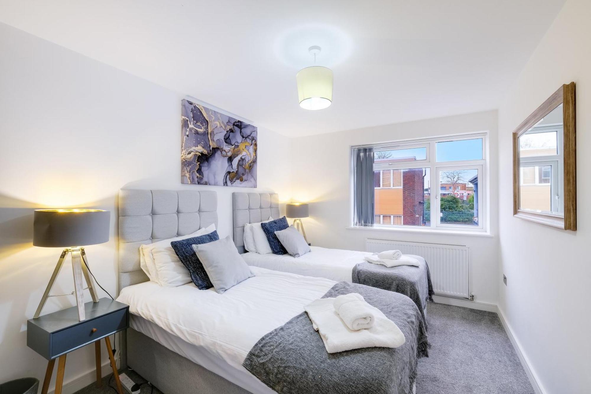 St Martins 2 Bedroom Apartments In Ruislip By 360 Stays Extérieur photo